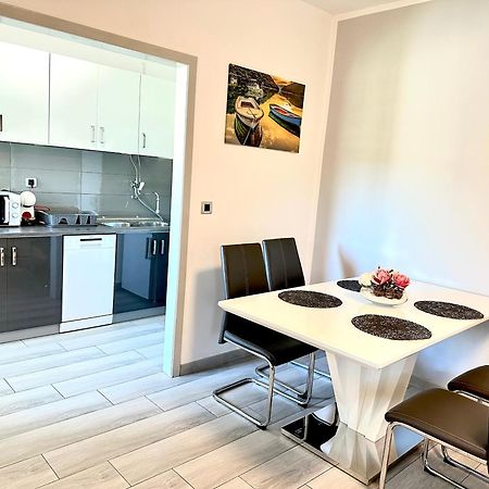 Apartman Rocan เวอร์ซาร์ ภายนอก รูปภาพ