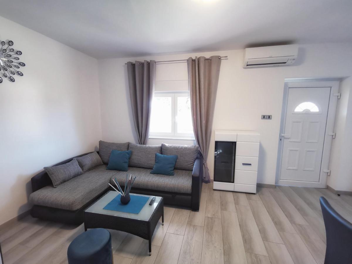Apartman Rocan เวอร์ซาร์ ภายนอก รูปภาพ
