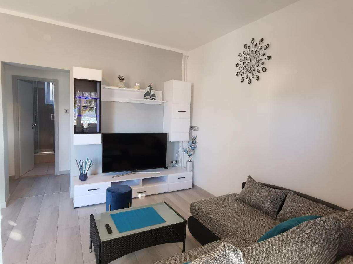 Apartman Rocan เวอร์ซาร์ ภายนอก รูปภาพ