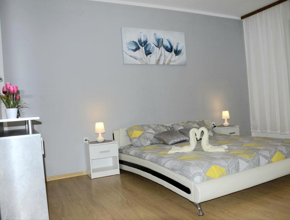Apartman Rocan เวอร์ซาร์ ภายนอก รูปภาพ