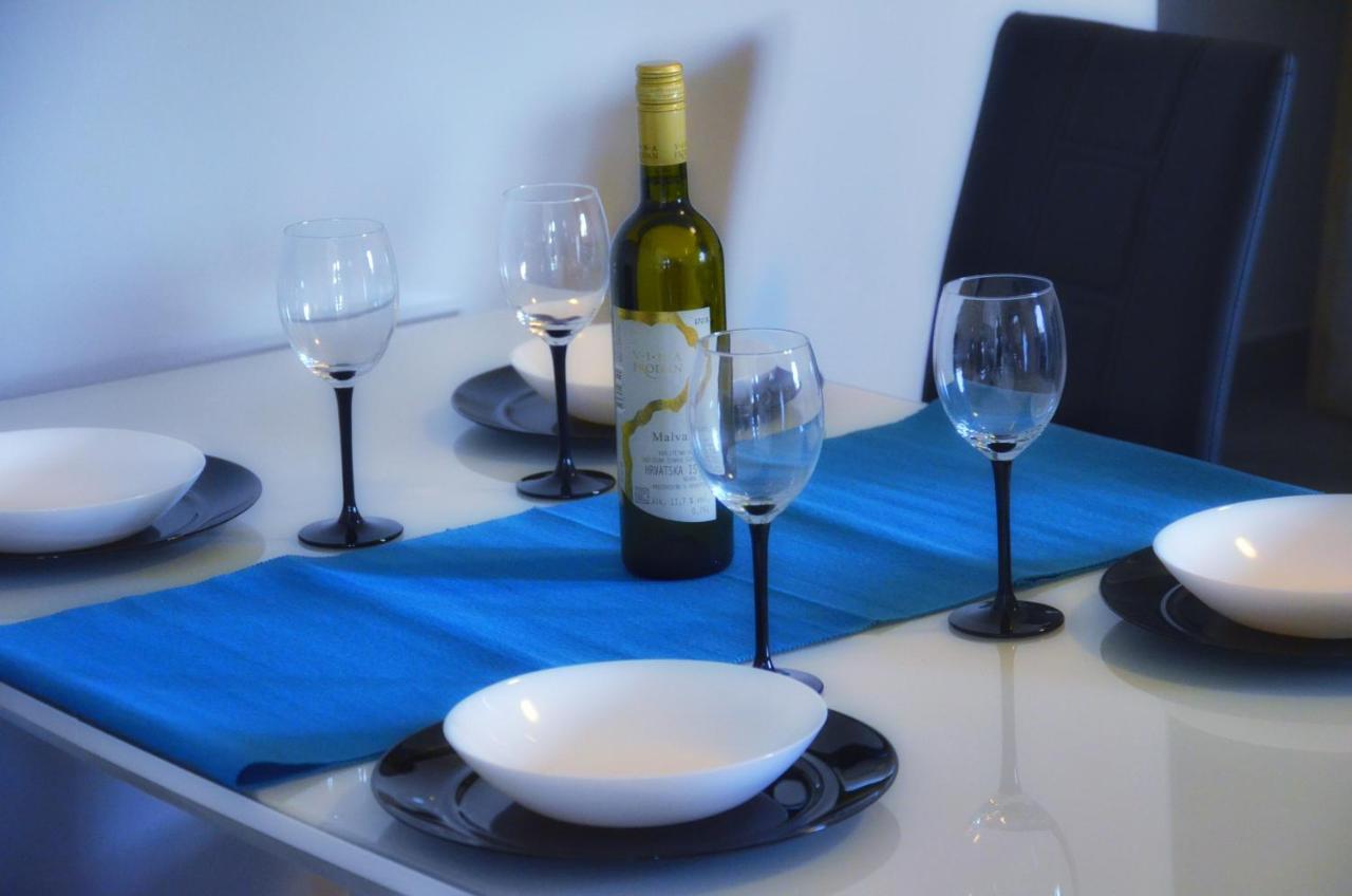 Apartman Rocan เวอร์ซาร์ ภายนอก รูปภาพ