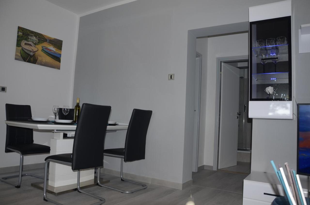 Apartman Rocan เวอร์ซาร์ ภายนอก รูปภาพ