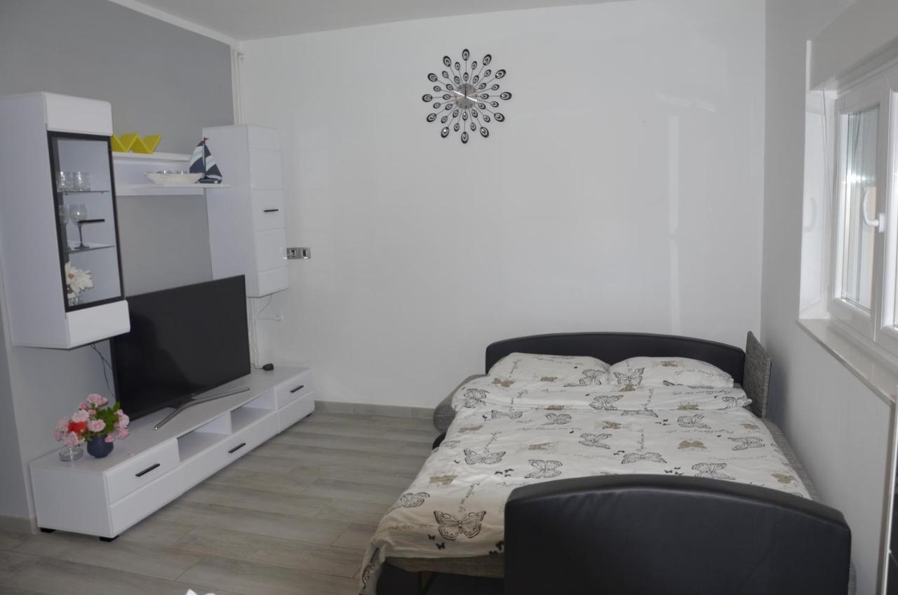 Apartman Rocan เวอร์ซาร์ ภายนอก รูปภาพ