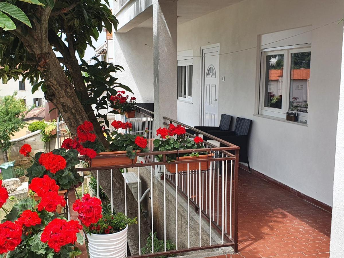 Apartman Rocan เวอร์ซาร์ ภายนอก รูปภาพ