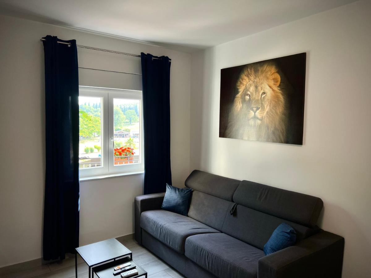 Apartman Rocan เวอร์ซาร์ ภายนอก รูปภาพ