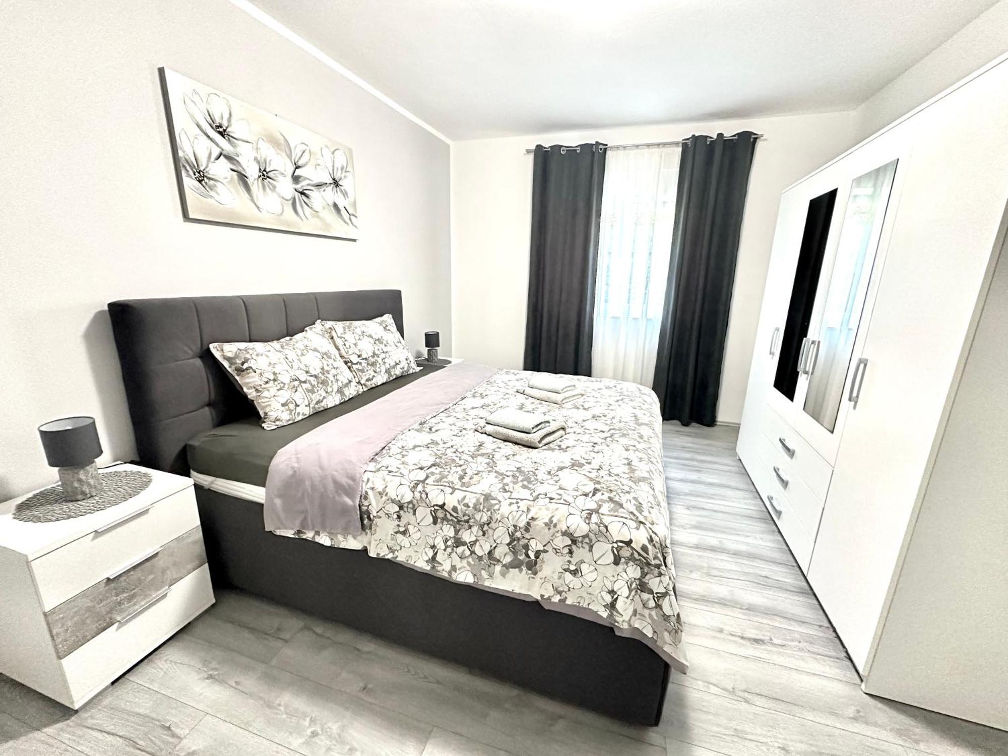 Apartman Rocan เวอร์ซาร์ ภายนอก รูปภาพ